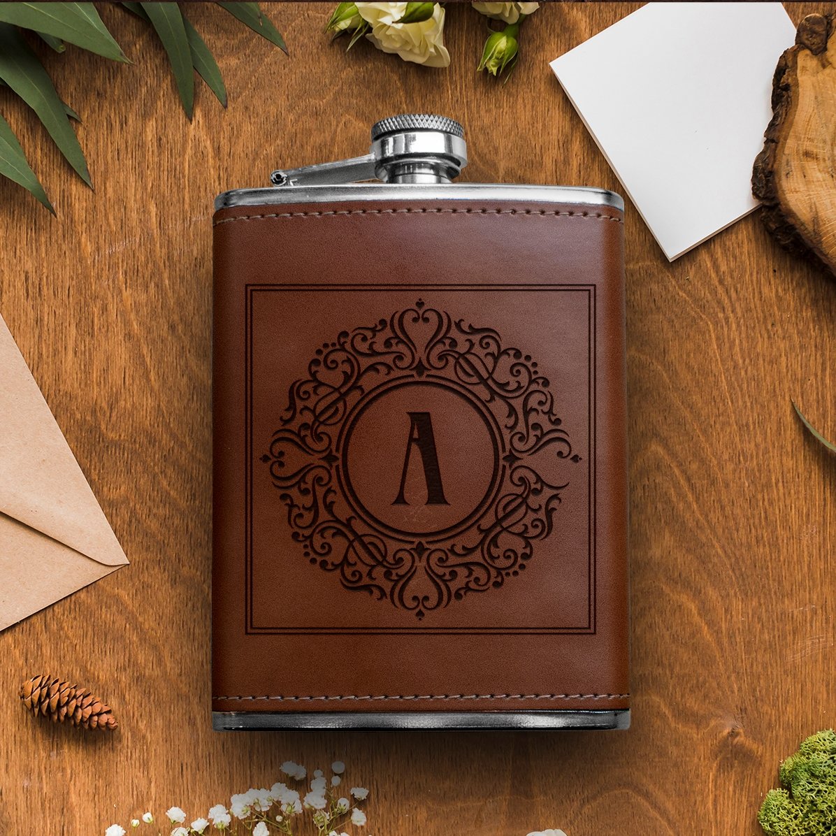 Sticlă de buzunar personalizată îmbrăcată în piele - Elegant Monogram