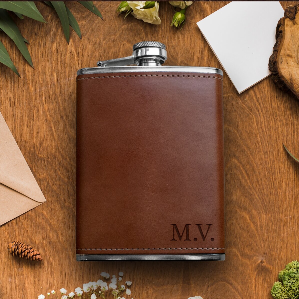 Sticlă de buzunar personalizată îmbrăcată în piele - Inițialele tale