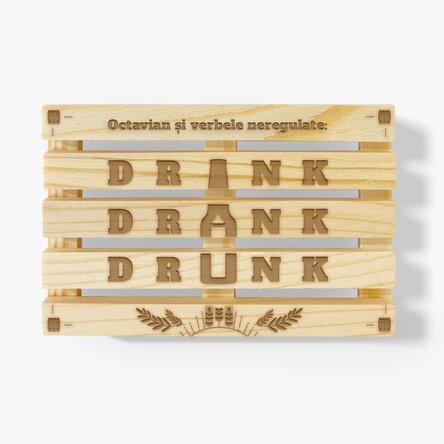 Suport de pahar în formă de palet personalizat cu text - Drink Drank Drunk