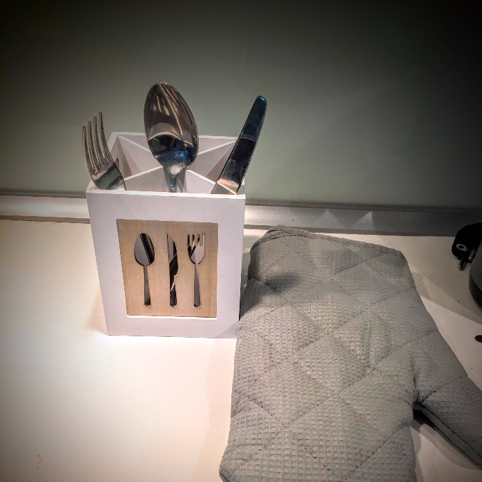 Suport tacâmuri din lemn