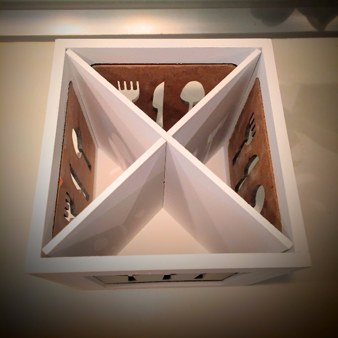 Suport tacâmuri din lemn