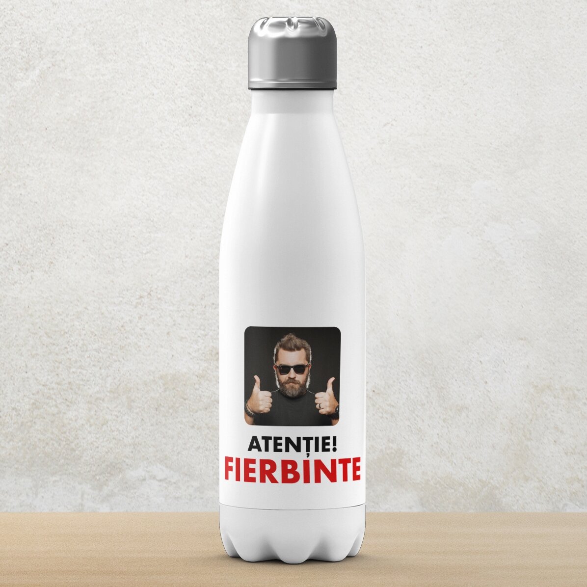 Termos cu bază albă personalizat cu o poză și text - Fierbinte