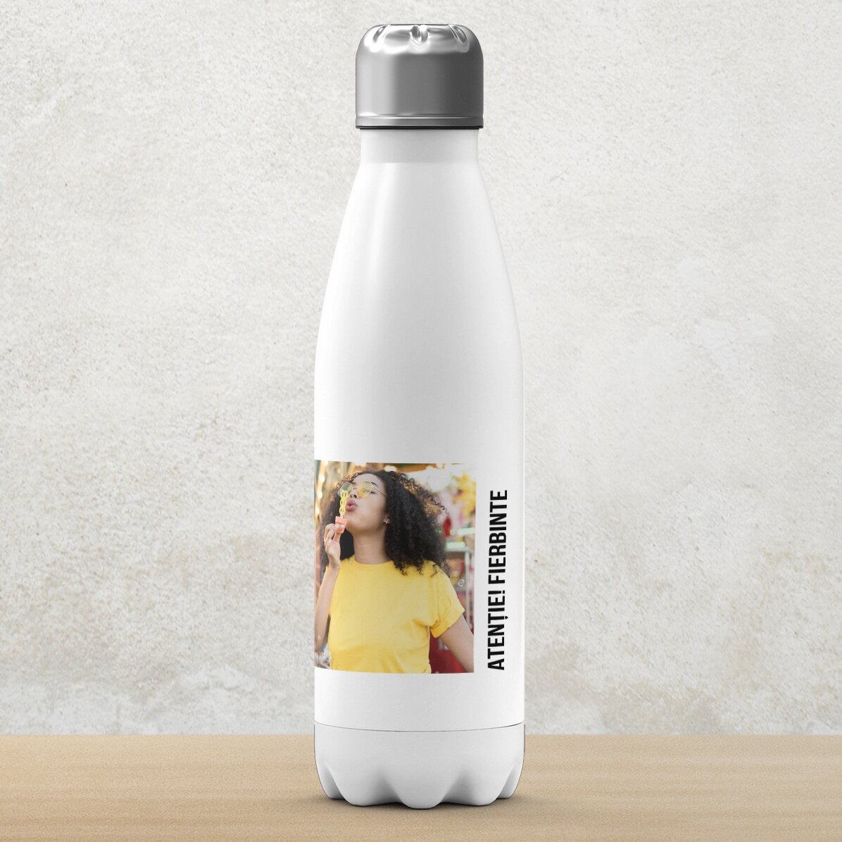 Termos cu bază albă personalizat cu o poză și text 