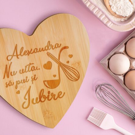 Tocător în formă de inimă personalizat cu nume - Iubire