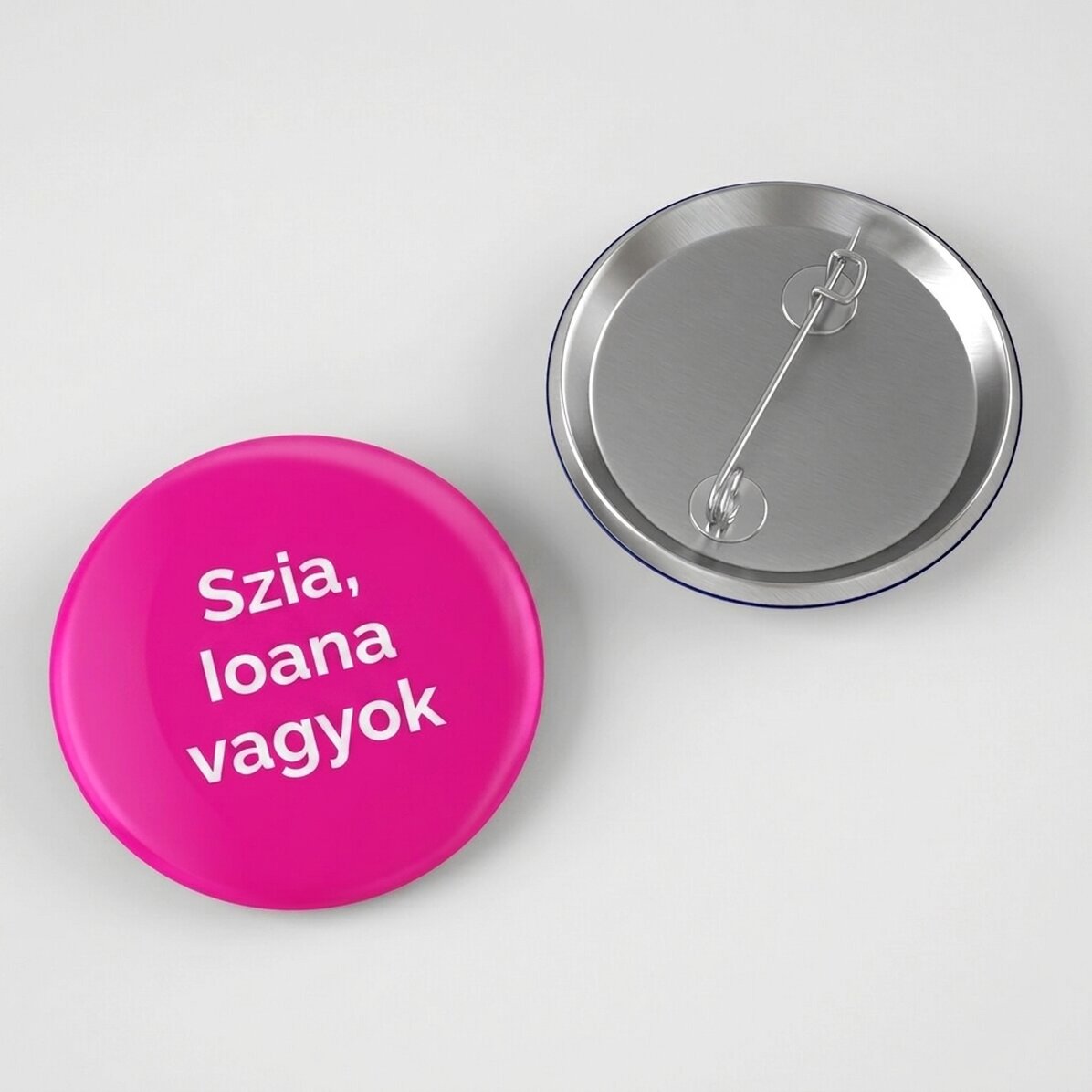 Személyre szabott kitűző üzenettel