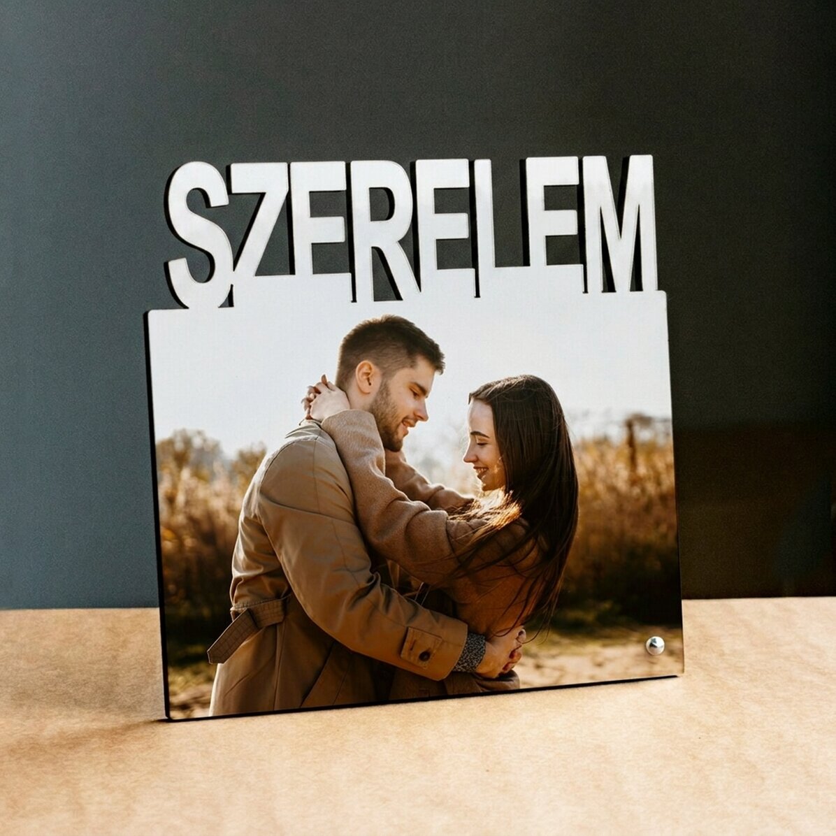 Személyre szabott asztali képkeret fotóval - LOVE modell