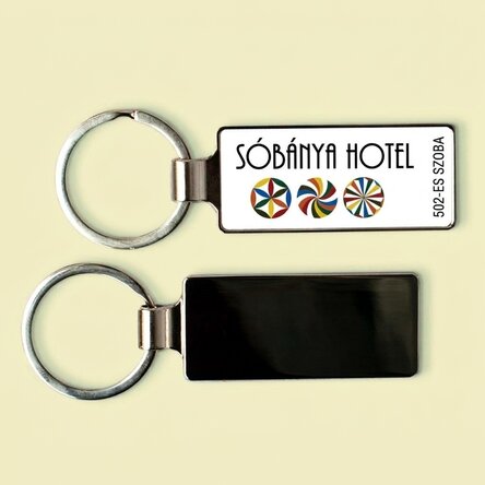 Személyre szabott kulcstartó logóval és szöveggel