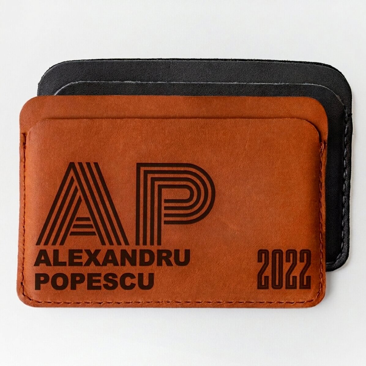 Személyre szabott bőr pénztárca monogrammal, névvel és évszámmal