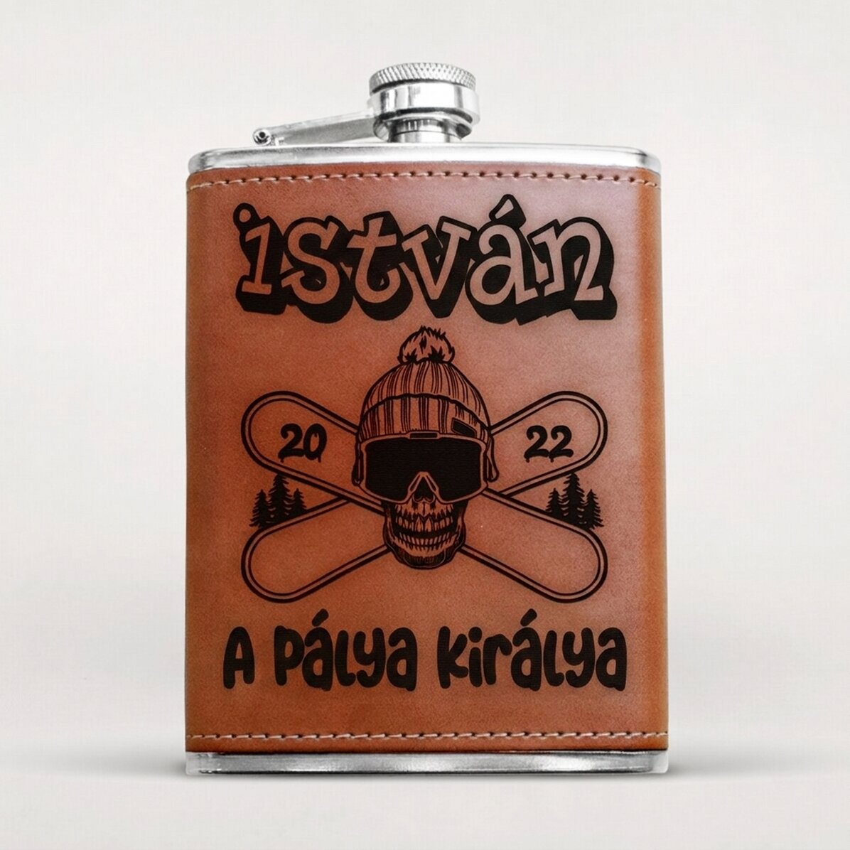 Bőrborítású zsebpalack, névvel személyre szabva - Skull Snowboard