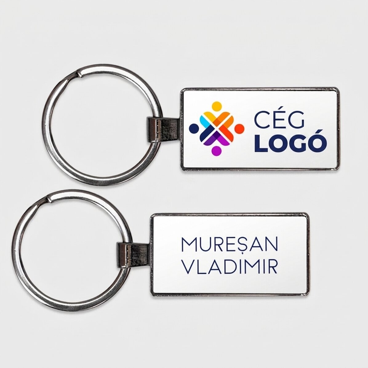 Személyre szabott kulcstartó logóval és névvel
