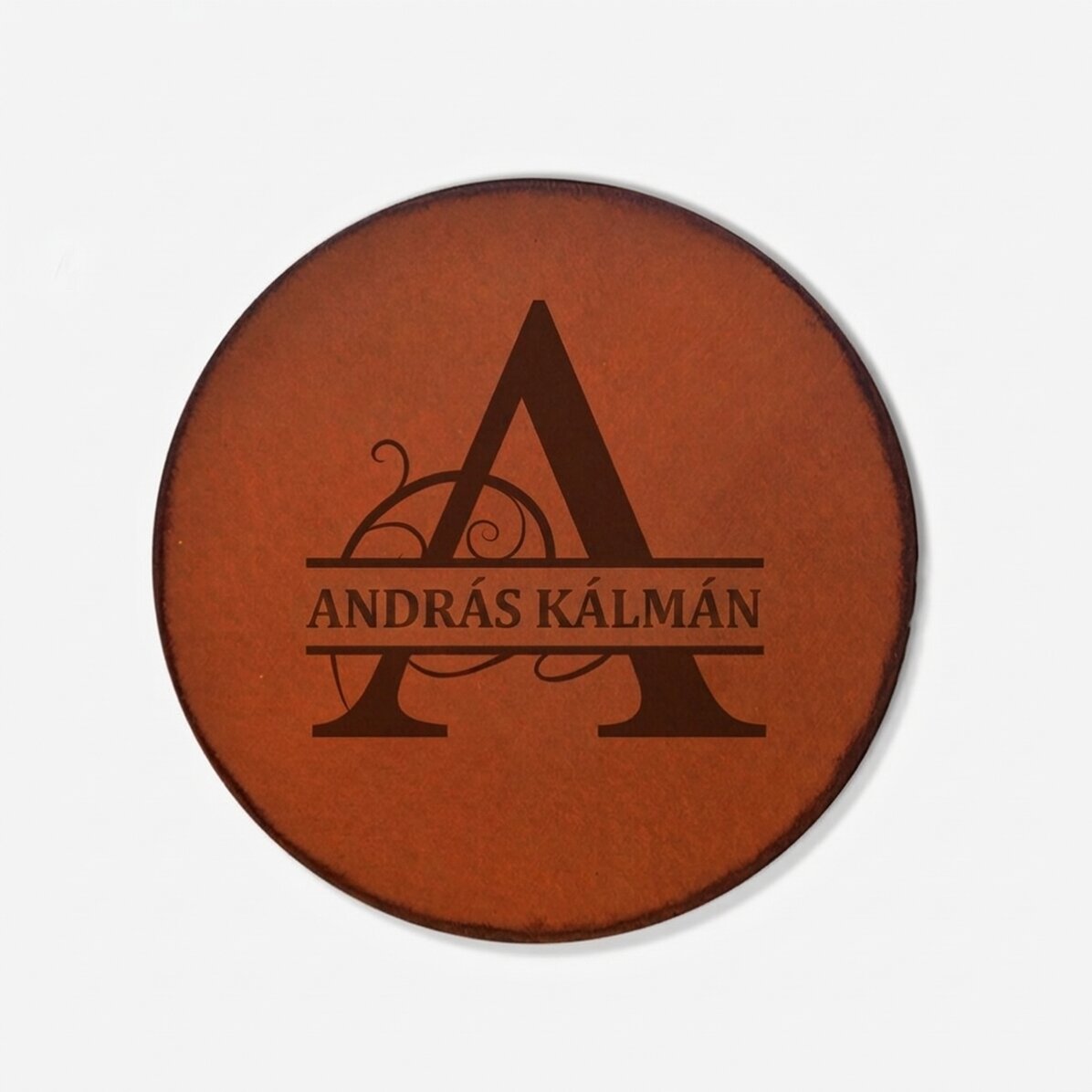 Személyre szabott bőr pohártartó monogrammal és felirattal