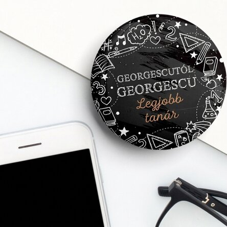 Személyre szabott kitűző szöveggel tanárok számára
