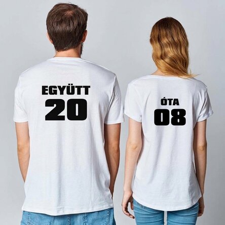 Személyre szabott póló szöveggel és számmal a hátán