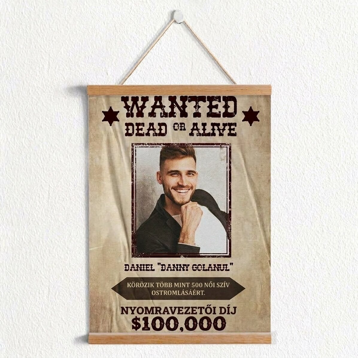 Személyre szabott poszter akasztókkal, szöveggel és fotóval - Wanted