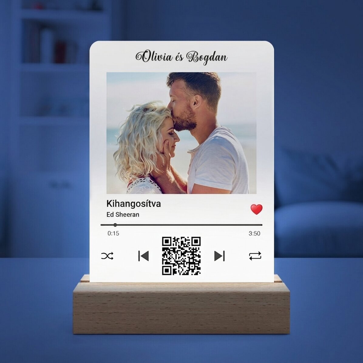 Személyre szabott LED éjszakai lámpa fotóval és QR-kóddal – A mi dalunk