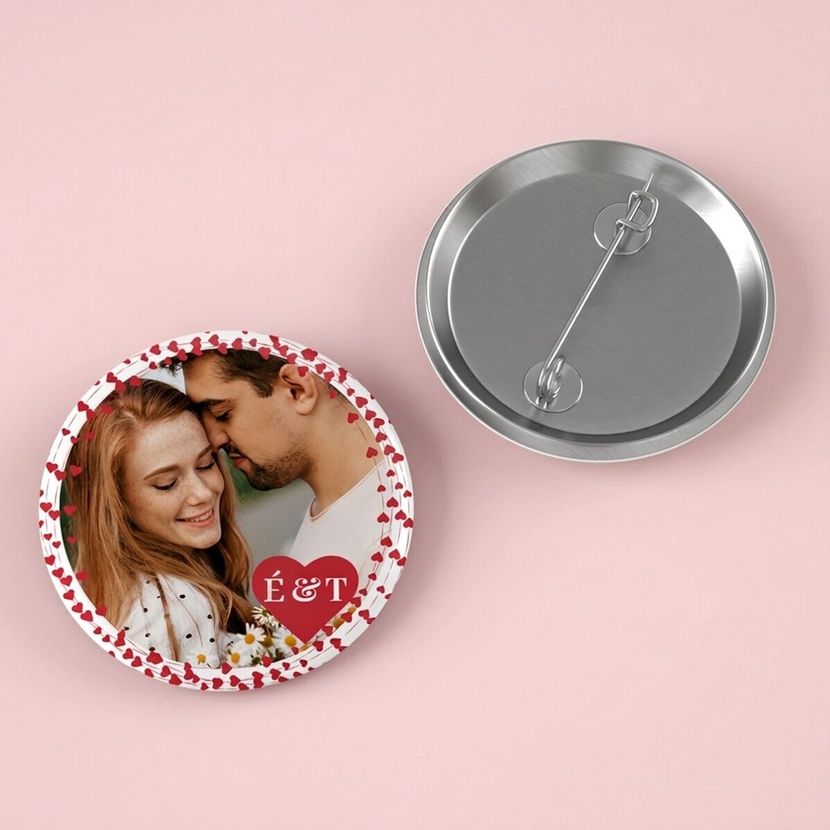 Személyre szabott kitűző szöveggel és fotóval - Love