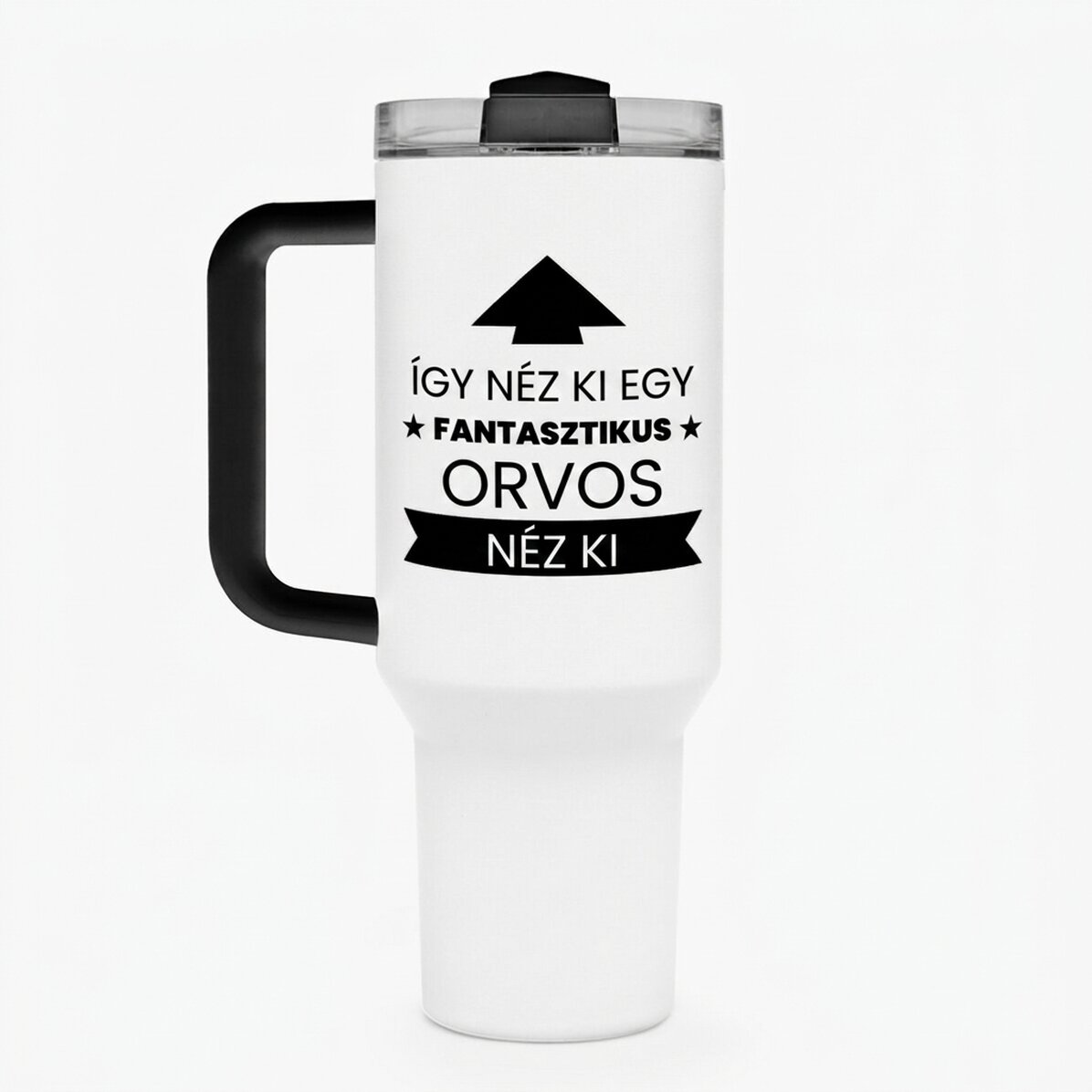 Fogantyúval és szívószállal ellátott termoszpohár, személyre szabott szöveggel – Így néz ki
