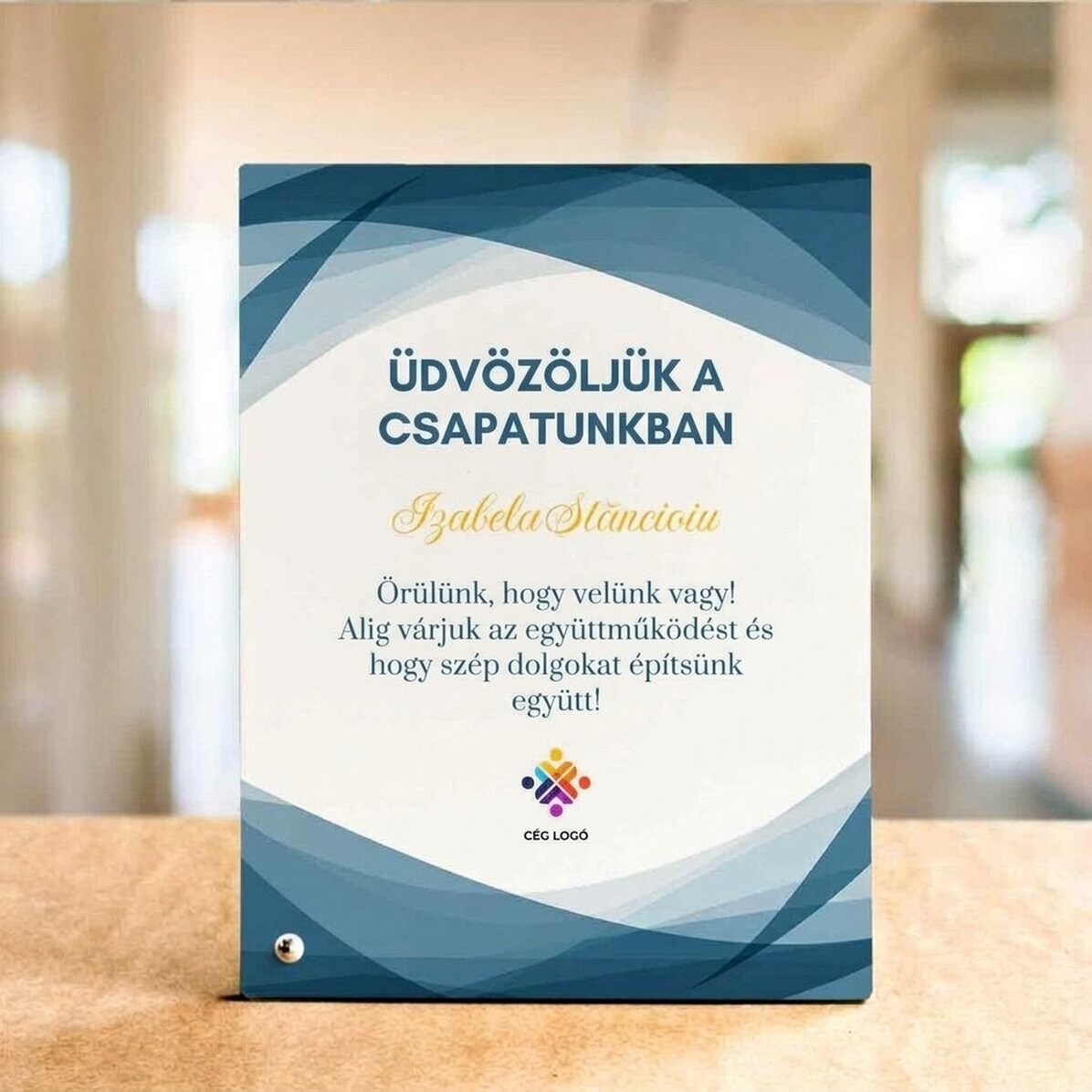 Személyre szabott asztali képkeret szöveggel és logóval – Üdvözöljük