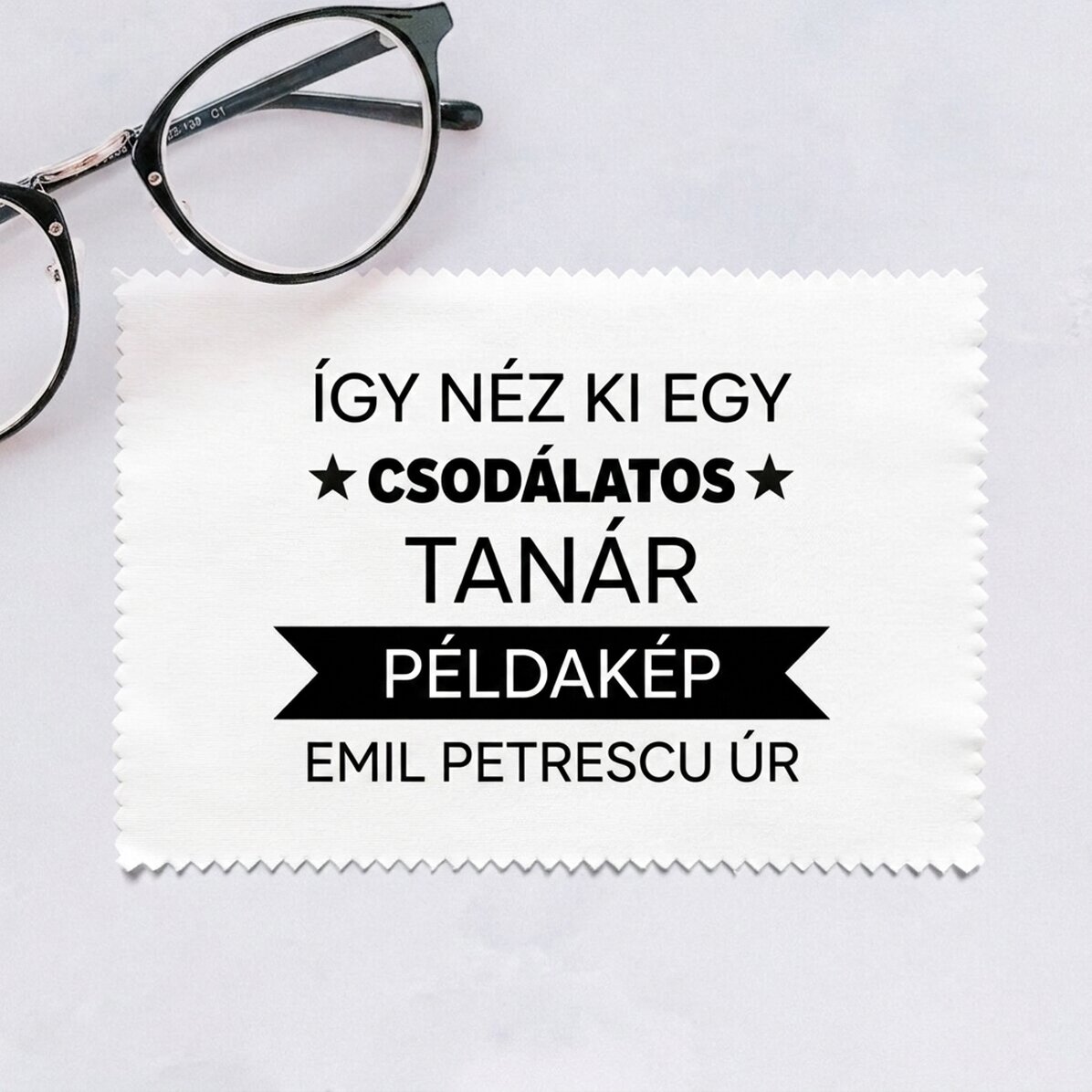 Személyre szabott kendő képernyők/üvegek tisztításához – Így néz ki