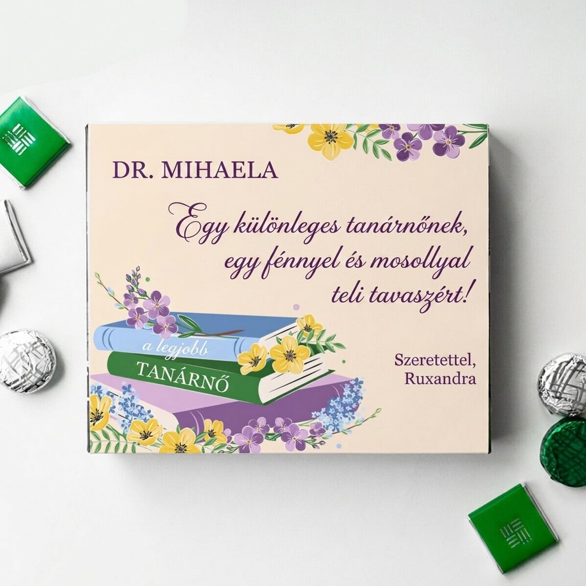 Személyre szabott édességes doboz szöveggel és névvel tanároknak