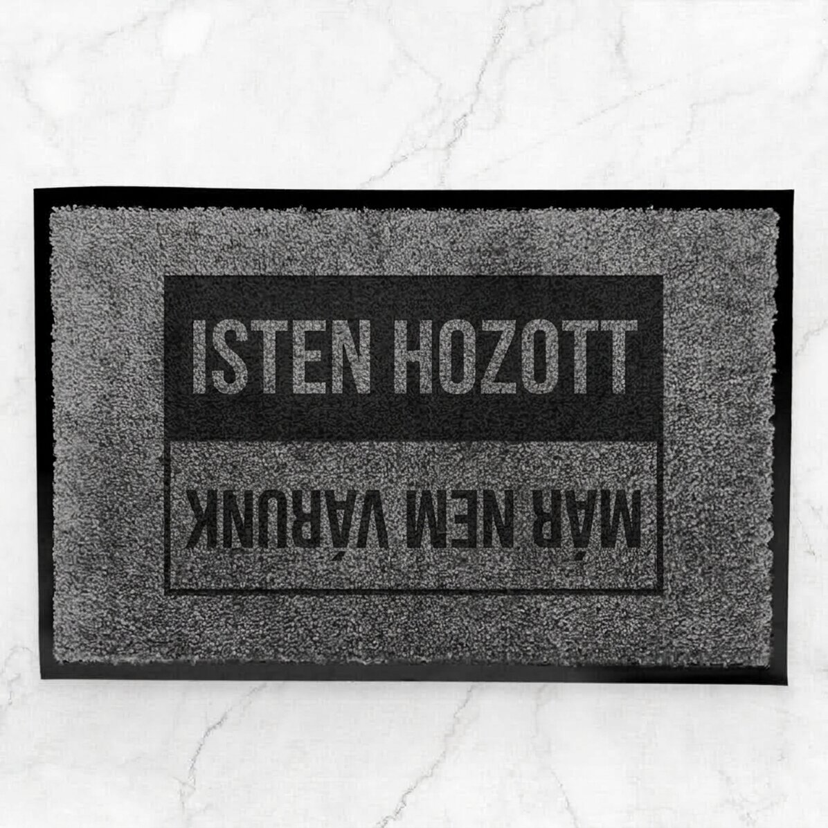Személyre szabott beltéri bejárati szőnyeg szöveggel – Üdvözöljük, nem vártuk Önt!