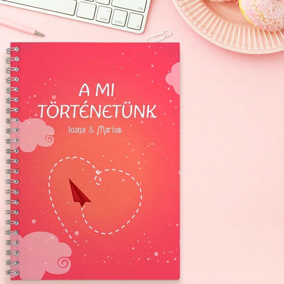 Személyre szabott jegyzetfüzet – A mi történetünk