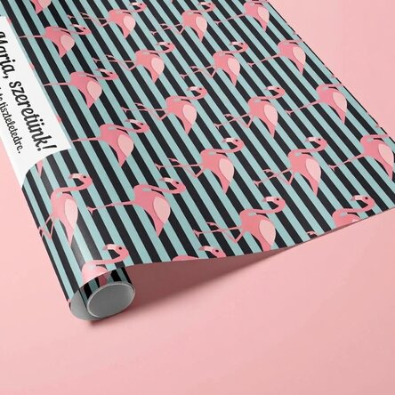 Személyre szabott ajándékcsomagoló papír – flamingó mintával, szöveggel a szélén