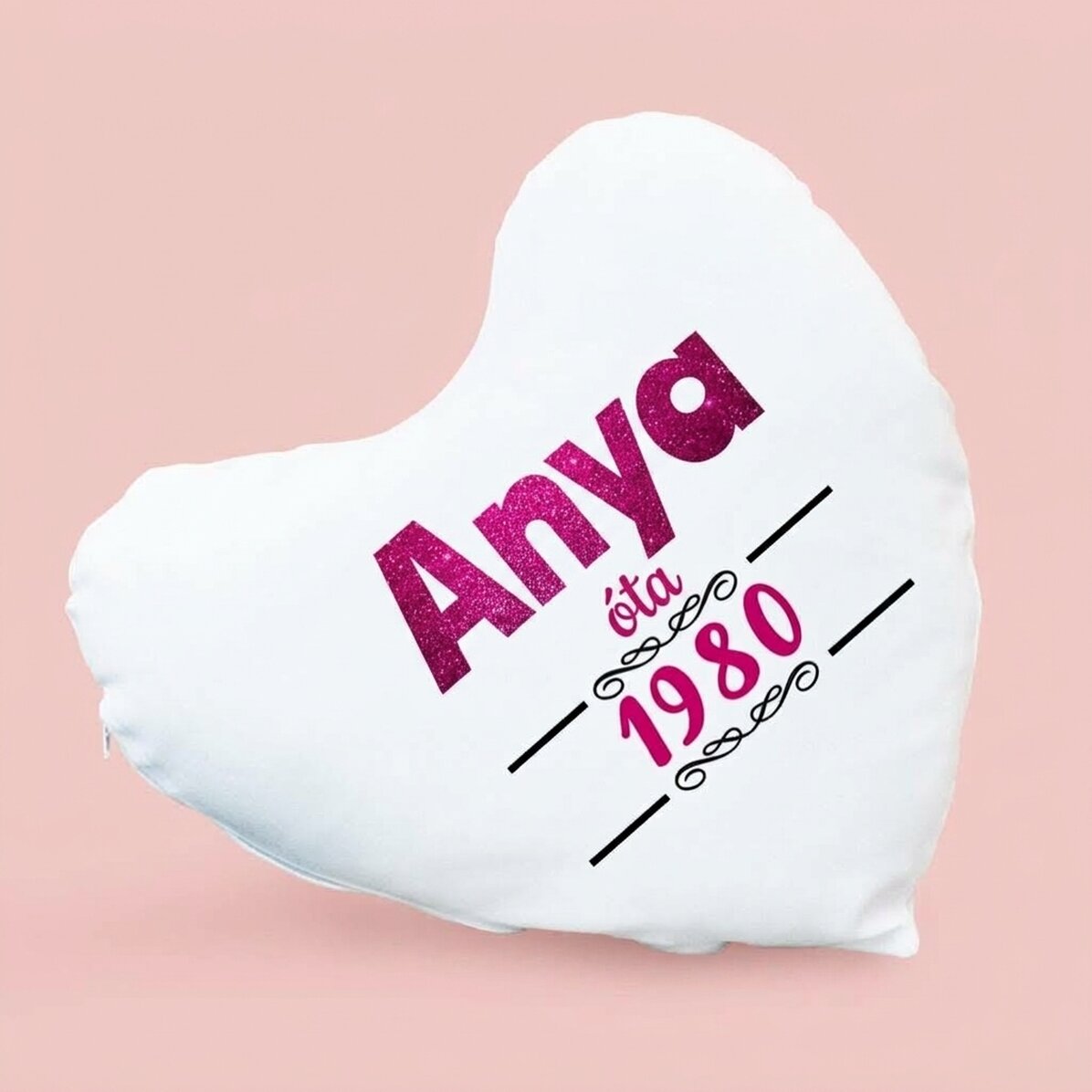 Személyre szabott szív alakú párna – Az anyaság élete