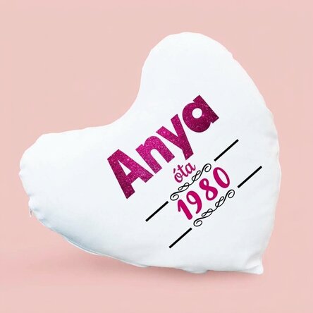 Személyre szabott szív alakú párna – Az anyaság élete